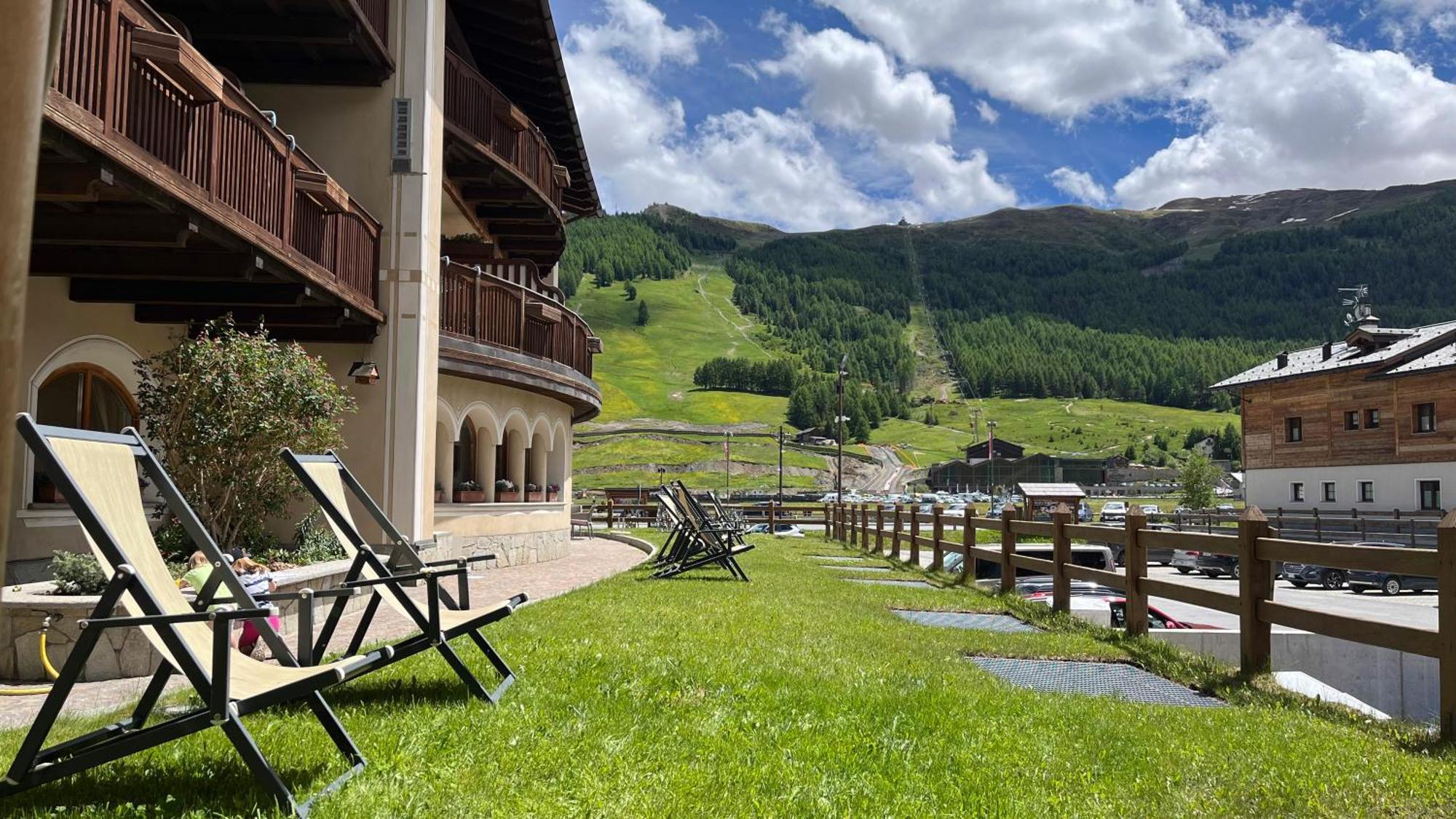 Hotel Flora Livigno Exteriör bild